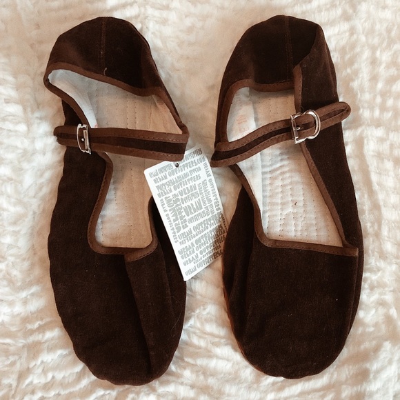 *Sold* NWT Brown Velvet Mary Janes - Picture 2 of 6